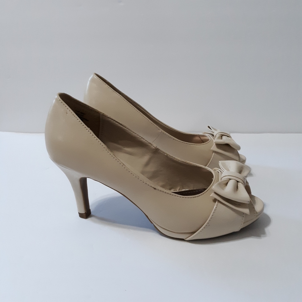 IT'S OK Peep Toe Pumps Creme 7.5 W